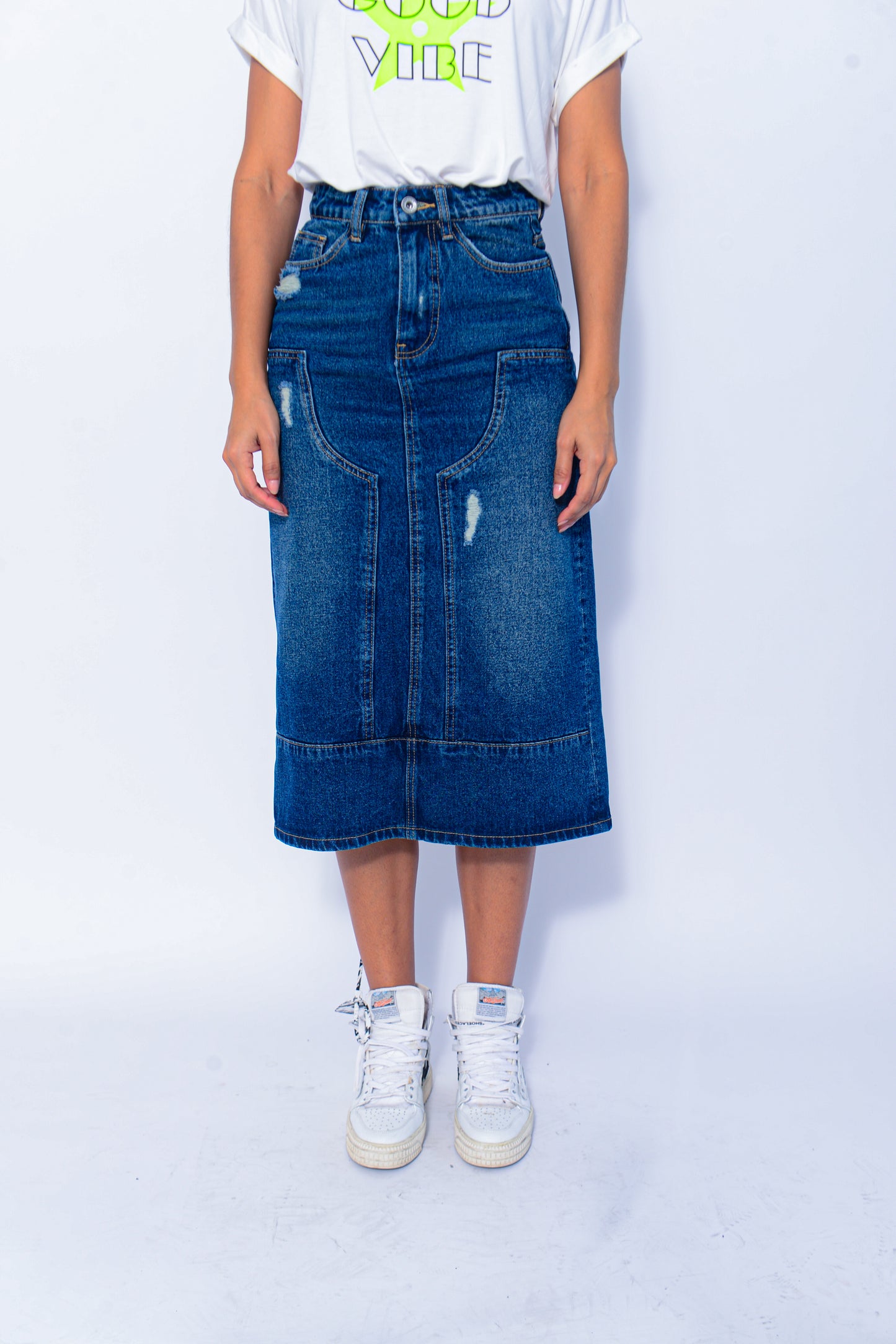 Middle pockets denim skirt